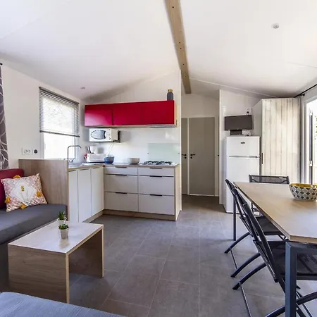 Campsite Paradis Le Pearl 4*